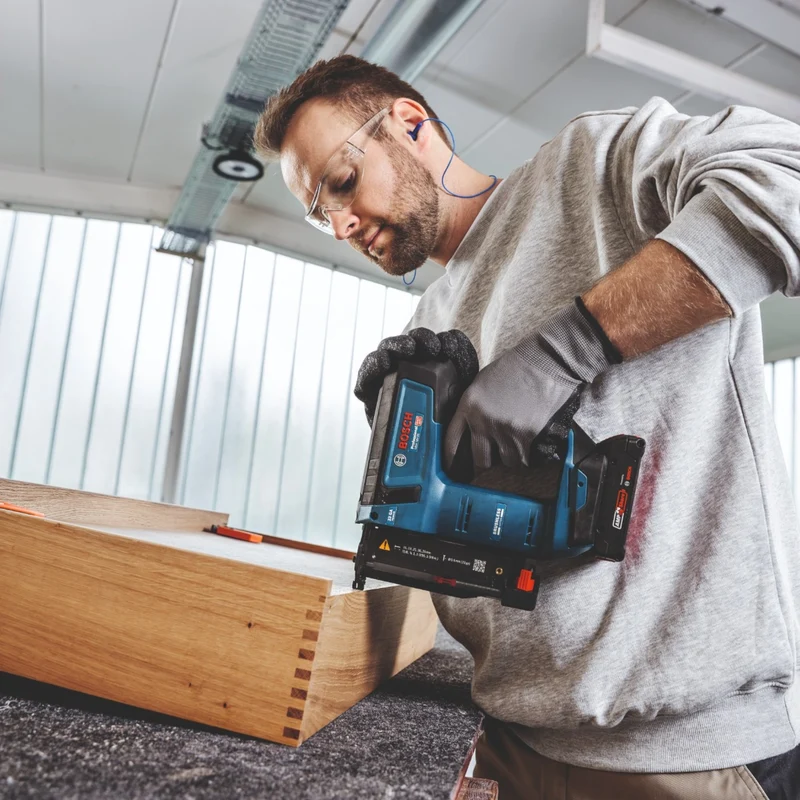 Bosch GNH 18V-35 Akku Holznagler 18 V 0,6 x 15 - 35 mm Brushless ( 0601482700 ) Solo - ohne Akku, ohne Ladegerät