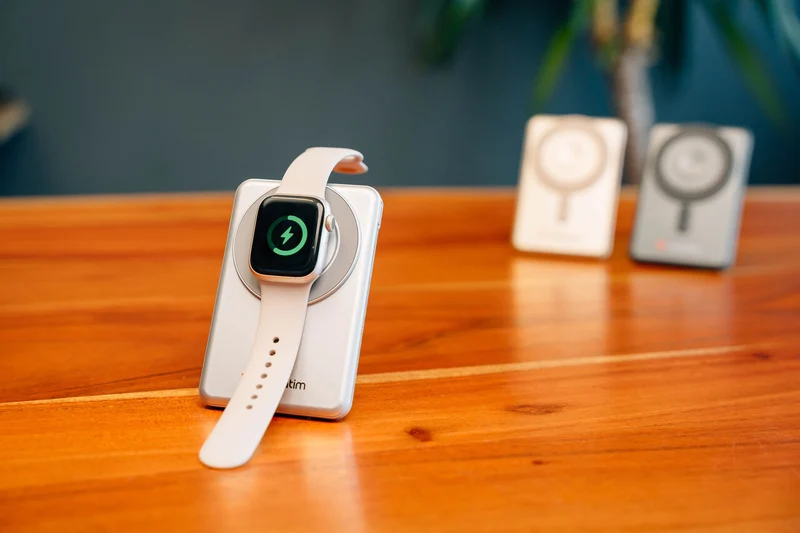 Verbatim Powerbank Charge'n'Go 2C, 5.000mAh, Klappstand, silber Magnetic Wireless, 2 integr. Kabel USB-C, Retail