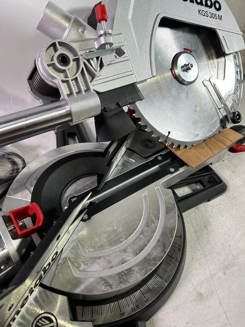 Metabo KGS 305 M Kapp- und Gehrungssäge 2000 Watt 305 mm ( 613305000 ) - Gebraucht