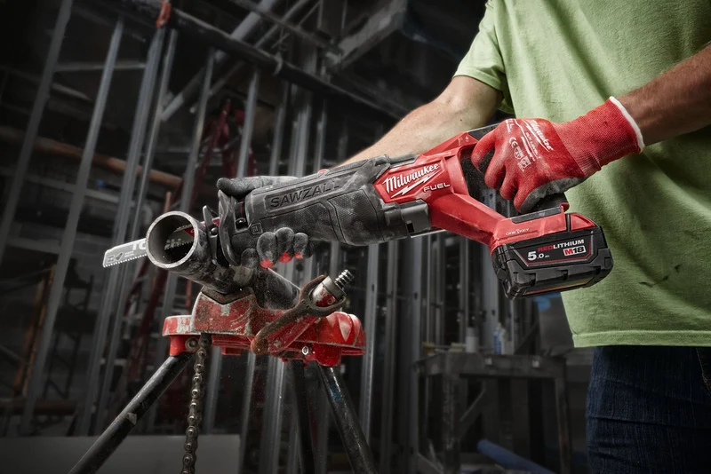 Milwaukee M18 ONEFSZ-0X Akku-Säbelsäge (bis 300 mm in Holz, ONE-KEY, ohne Akku in HD Box)