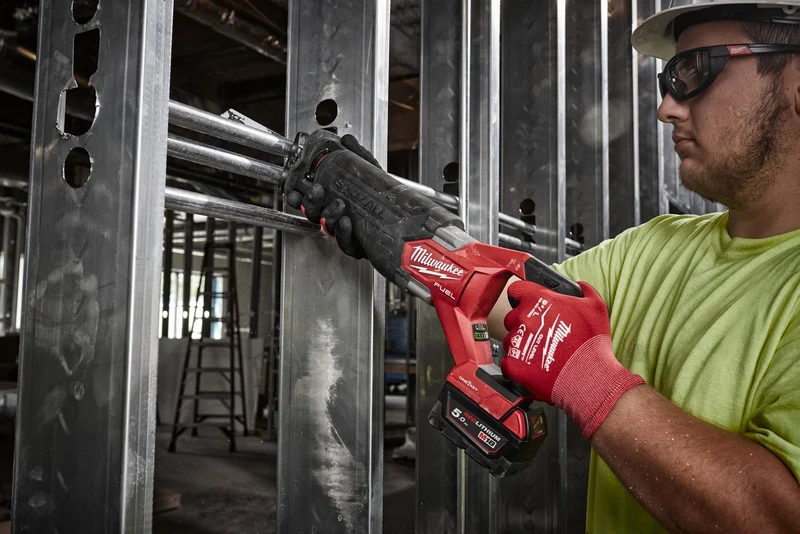 Milwaukee M18 ONEFSZ-0X Akku-Säbelsäge (bis 300 mm in Holz, ONE-KEY, ohne Akku in HD Box)