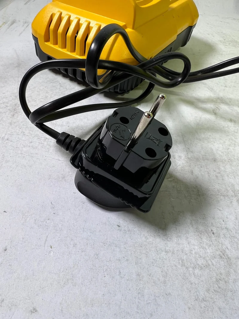 DeWalt DCB 118 XR FlexVolt 54 V / 18 V Akku Schnell Ladegerät - Gebraucht