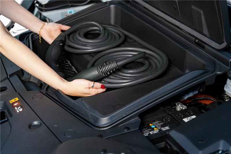 LAPP MOBILITY Selbstaufrollendes Ladekabel Typ 2, bis zu 22 kW, 7 m, schwarz - (5555934054) 32 A, 3-phasig, zum Laden von Hybrid- und Elektroautos mit Typ-2-Anschluss