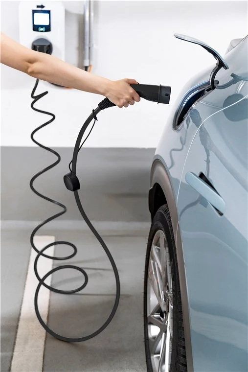 LAPP MOBILITY Selbstaufrollendes Ladekabel Typ 2, bis zu 22 kW, 7 m, schwarz - (5555934054) 32 A, 3-phasig, zum Laden von Hybrid- und Elektroautos mit Typ-2-Anschluss