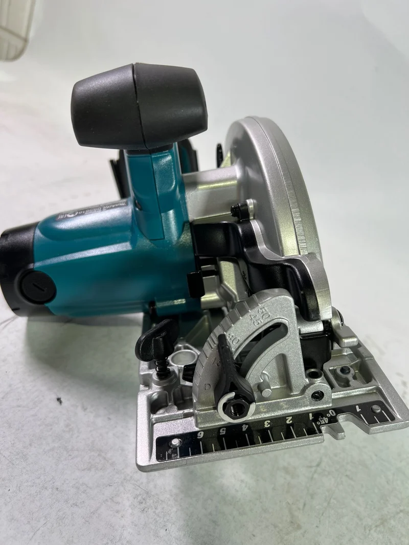 Makita DSS 610 Z Akku Handkreissäge 18 V 165 mm Solo - ohne Akku, ohne Ladegerät - Reparaturgerät