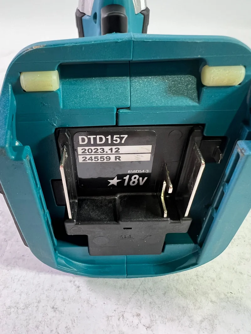 Makita DTD 157 Z Akku Schlagschrauber 18 V 140 Nm 1/4" Brushless Solo - ohne Akku, ohne Ladegerät - Reparaturgerät