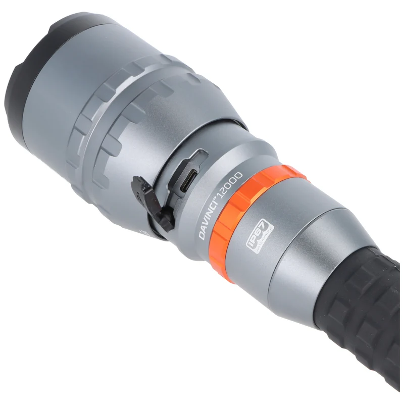 NEBO DAVINCI™ 12000 NEB-FLT-1070-G, die ultimative Hochleistungs-Taschenlampe, mit USB-C Ladeanschluss und Powerbank-Funktion