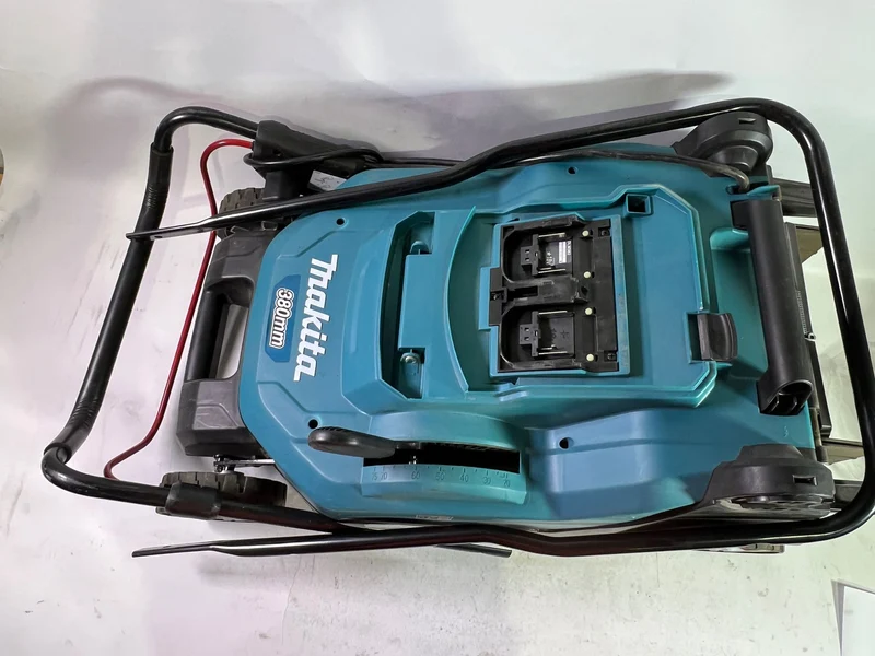 Makita DLM 382 Z Akku Rasenmäher 36 V ( 2x 18 V ) 38 cm 40 l Solo - ohne Akku, ohne Ladegerät - Reparaturgerät