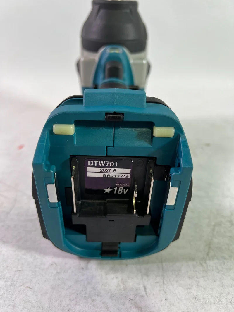 Makita DTW 701 Z Akku Schlagschrauber 18 V 700 Nm 1/2" Brushless Solo - ohne Akku, ohne Ladegerät - Gebraucht