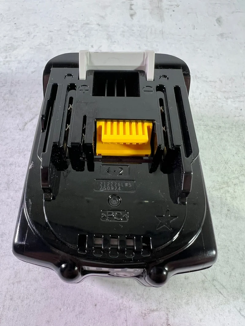 Makita BL 1840 B 18 V - 4 Ah / 4000 mAh ( 197265-4 ) Li-Ion Akku mit LED - Anzeige - Reparaturgerät