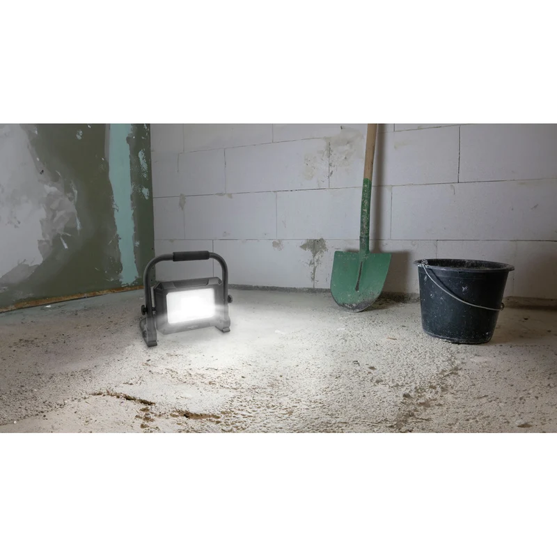 LED Akku-Baustrahler mit Gestell