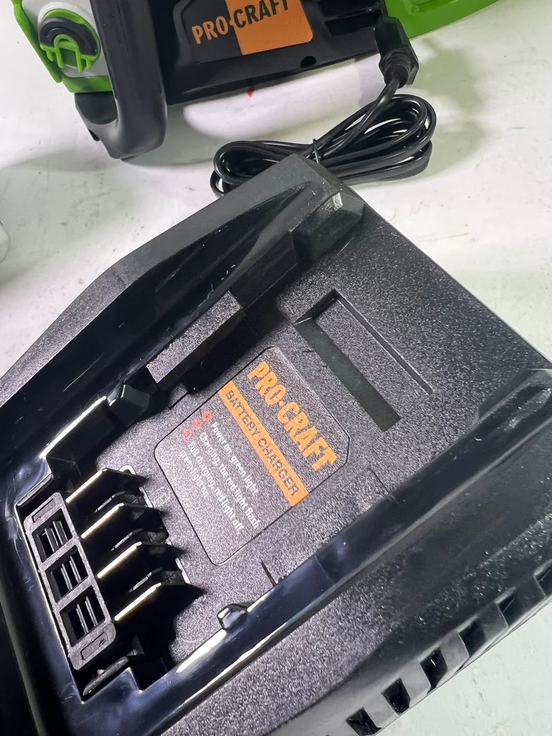 Procraft PKA48Li Akku Kettensäge 40 V 406 mm Brushless + 1x Akku 8,0 Ah + Ladegerät - Leicht Gebraucht