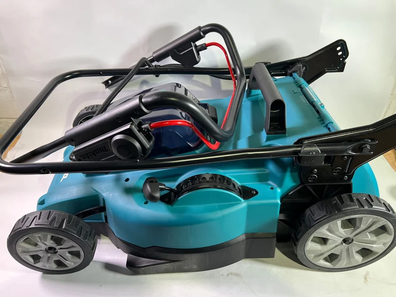 Makita DLM 480 Z Akku Rasenmäher 36 V ( 2x 18 V ) 48 cm 62 l Solo - ohne Akku, ohne Ladegerät - OVP Beschädigt