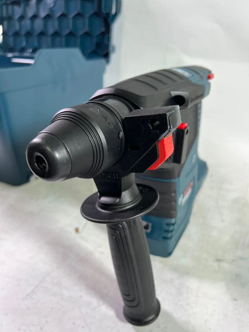 Bosch GBH 18V-24 C Professional Akku Bohrhammer 18 V 2,4 J Brushless SDS plus ( 0611923002 ) + L-BOXX - ohne Akku, ohne Ladegerät - Neuwertig