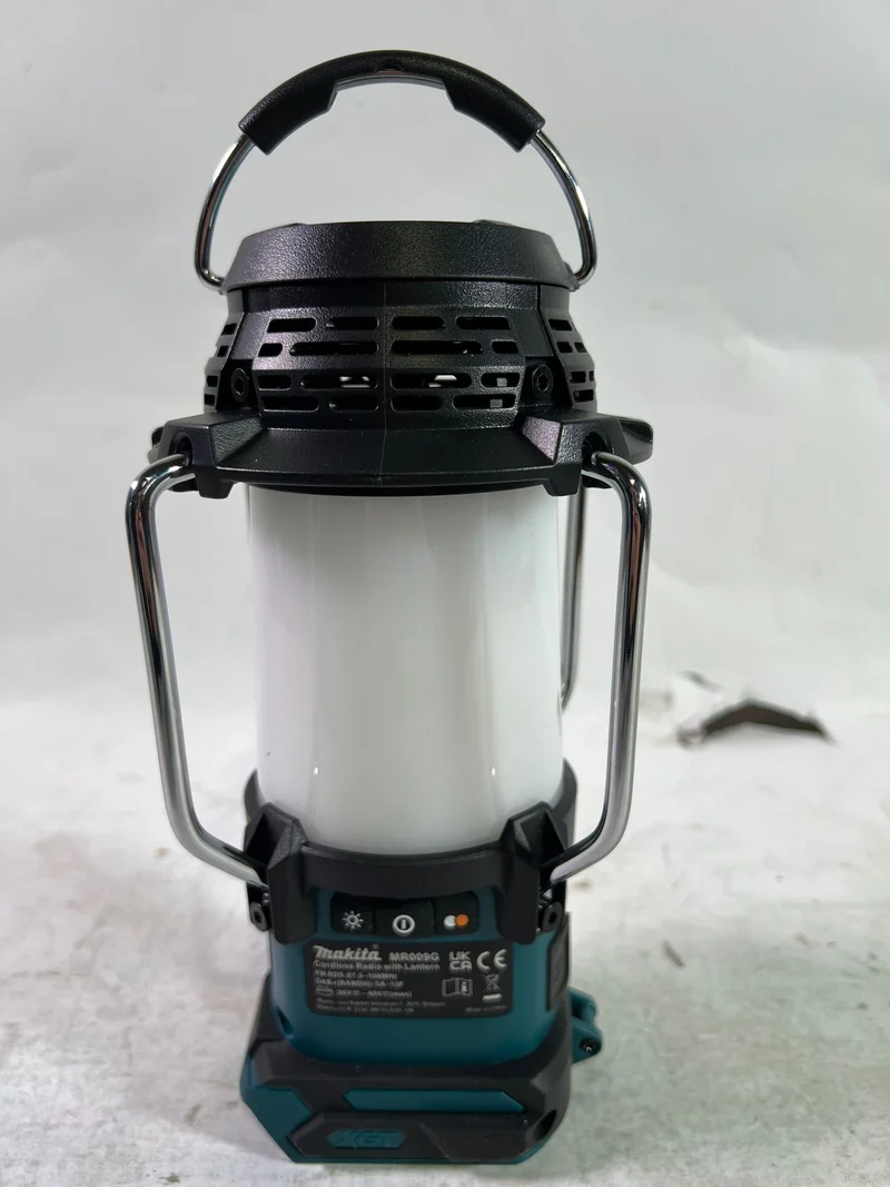 Makita MR 009 GZ Akku Radio mit Laterne 40 V max. FM / DAB+ 310 lm Solo - ohne Akku, ohne Ladegerät - Reparaturgerät