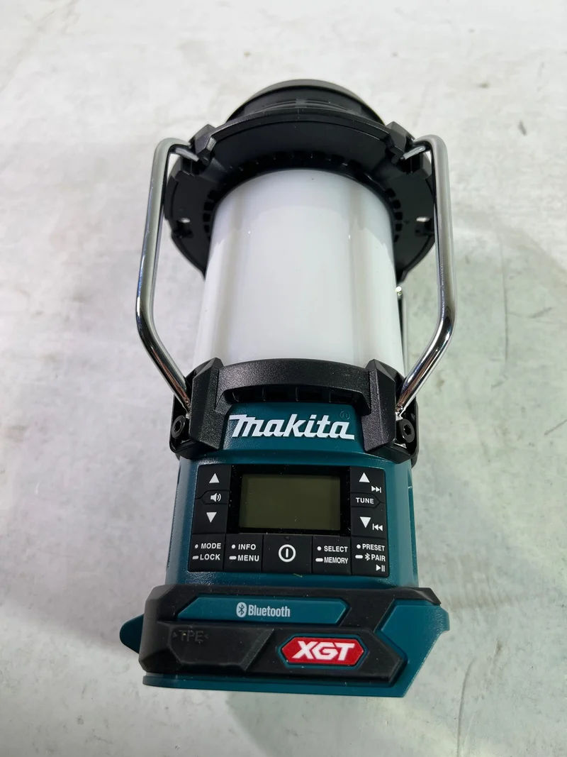 Makita MR 009 GZ Akku Radio mit Laterne 40 V max. FM / DAB+ 310 lm Solo - ohne Akku, ohne Ladegerät - Reparaturgerät