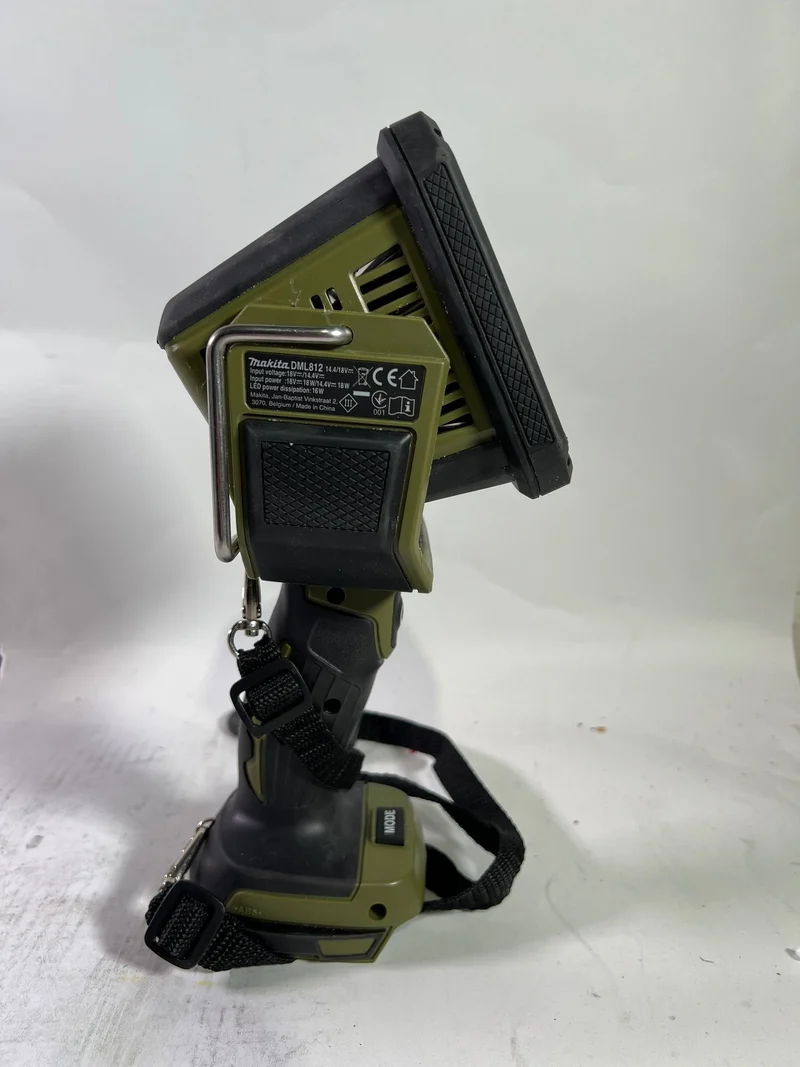 Makita DML 812 O Akku Handstrahler 18 V 1250 lm LED Olive Grün Outdoor Adventure Sonderedition Solo - ohne Akku, ohne Ladegerät - Reparaturgerät