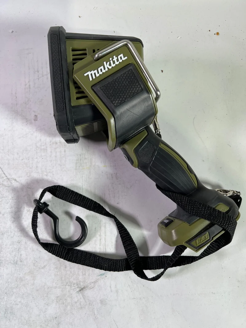 Makita DML 812 O Akku Handstrahler 18 V 1250 lm LED Olive Grün Outdoor Adventure Sonderedition Solo - ohne Akku, ohne Ladegerät - Reparaturgerät