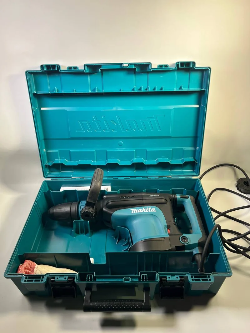 Makita HM 1213 C Stemmhammer 1510 Watt SDS Max 18,6 J + Koffer - Leicht Gebraucht