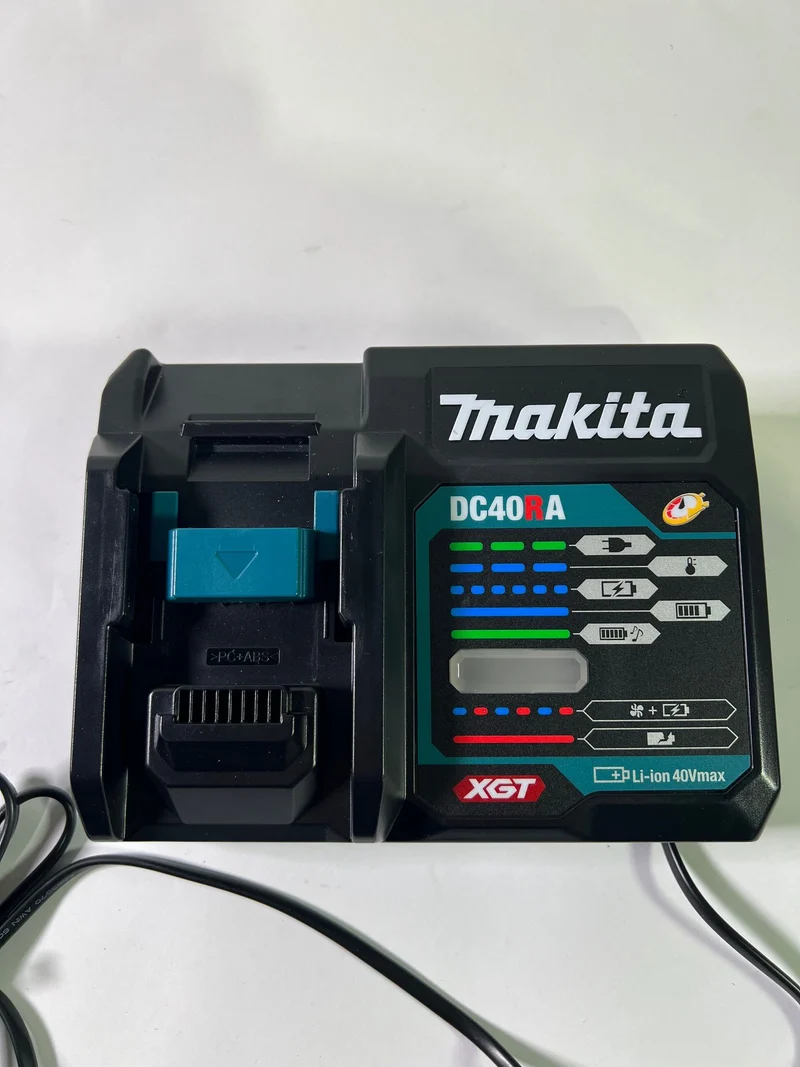 Makita DC 40 RA 40 V max. Schnell Ladegerät XGT LXT ( 191E07-8 ) für Li-Ion Akku 14,4 V - 18 V - 40 V - Reparaturgerät