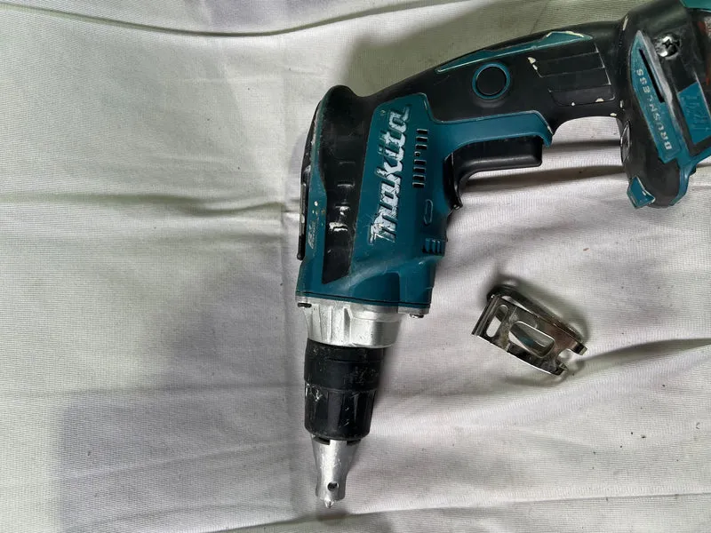 Makita DFS 250 Z Akku Trockenbauschrauber 18 V Brushless Solo - ohne Akku, ohne Ladegerät - Reparaturgerät