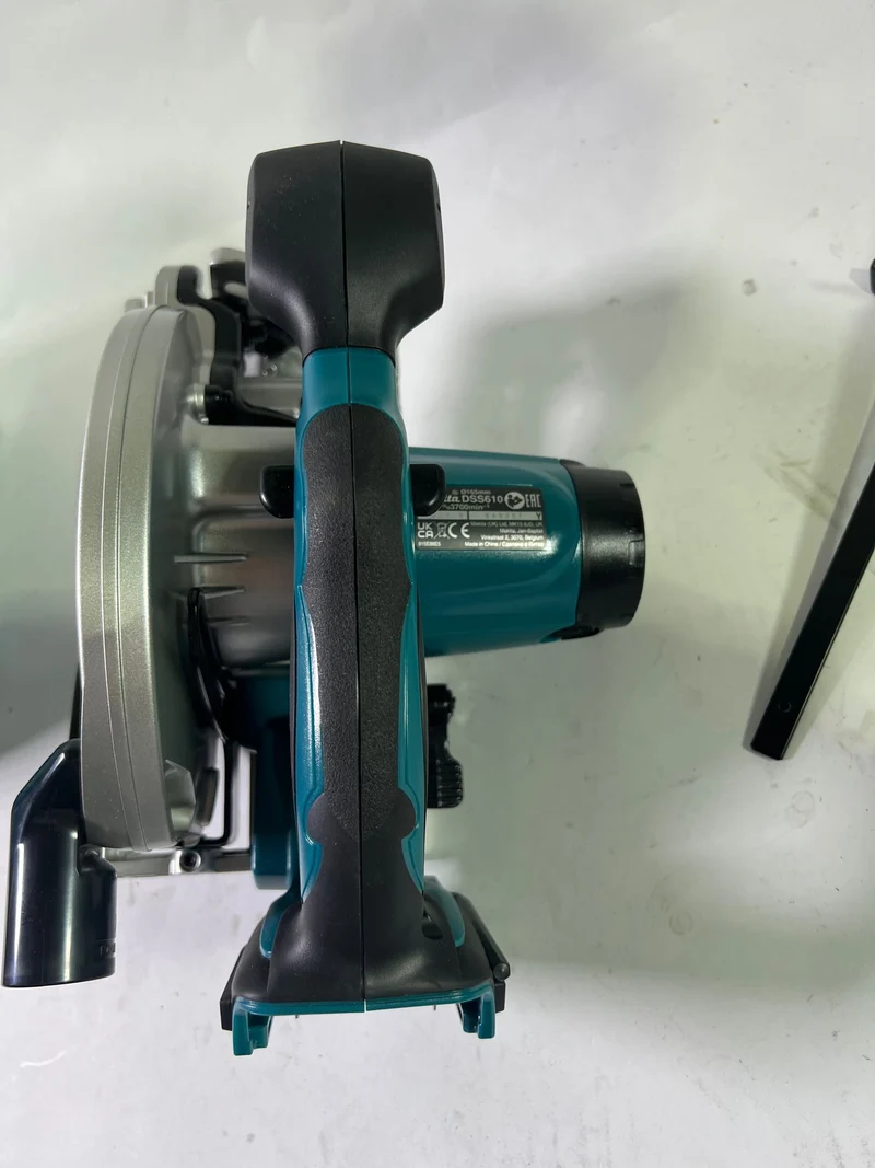 Makita DSS 610 Z Akku Handkreissäge 18 V 165 mm Solo - ohne Akku, ohne Ladegerät - Leicht Gebraucht