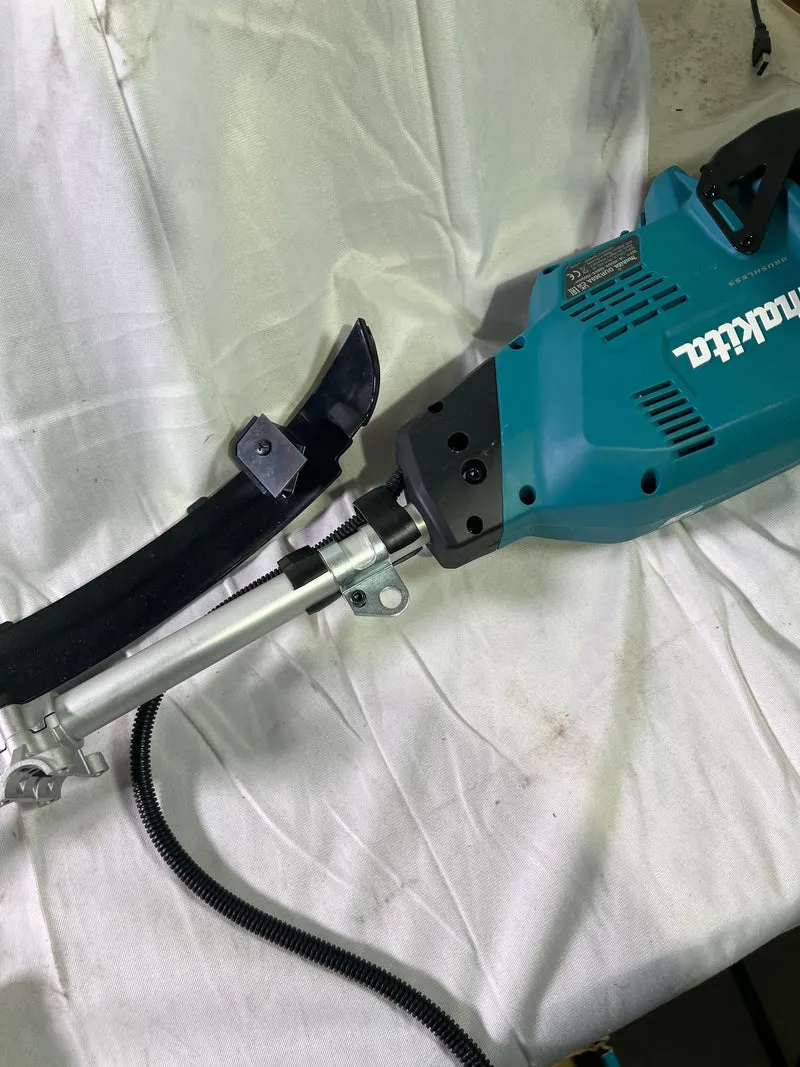Makita DUR 369 AZ Akku Freischneider 36 V ( 2x 18 V ) 43 cm Brushless Solo - ohne Akku, ohne Ladegerät - Reparaturgerät