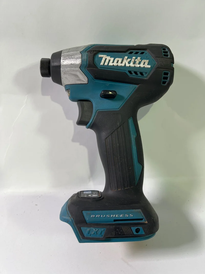 Makita DTD 155 Z Akku Schlagschrauber 18 V 140 Nm 1/4" Brushless Solo - ohne Akku, ohne Ladegerät - Leicht Gebraucht