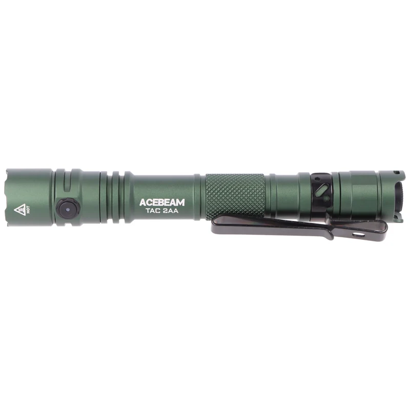 AceBeam TAC 2AA LED-Taschenlampe mit max. 1.400 Lumen und is zu 304 Meter, grün, mit Akku