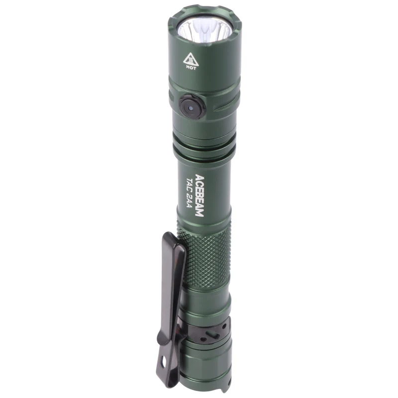 AceBeam TAC 2AA LED-Taschenlampe mit max. 1.400 Lumen und is zu 304 Meter, grün, mit Akku