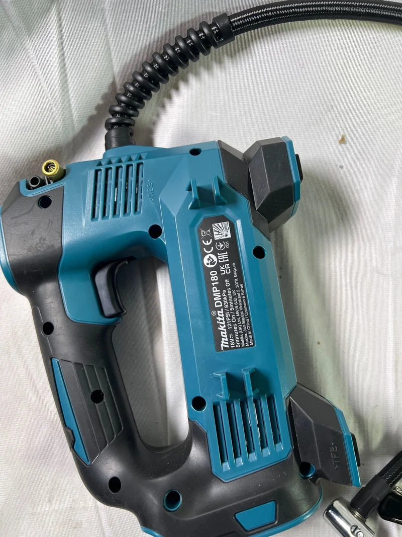 Makita DMP 180 Z Akku Kompressor 18 V 8,3 bar Solo - ohne Akku, ohne Ladegerät - Reparaturgerät