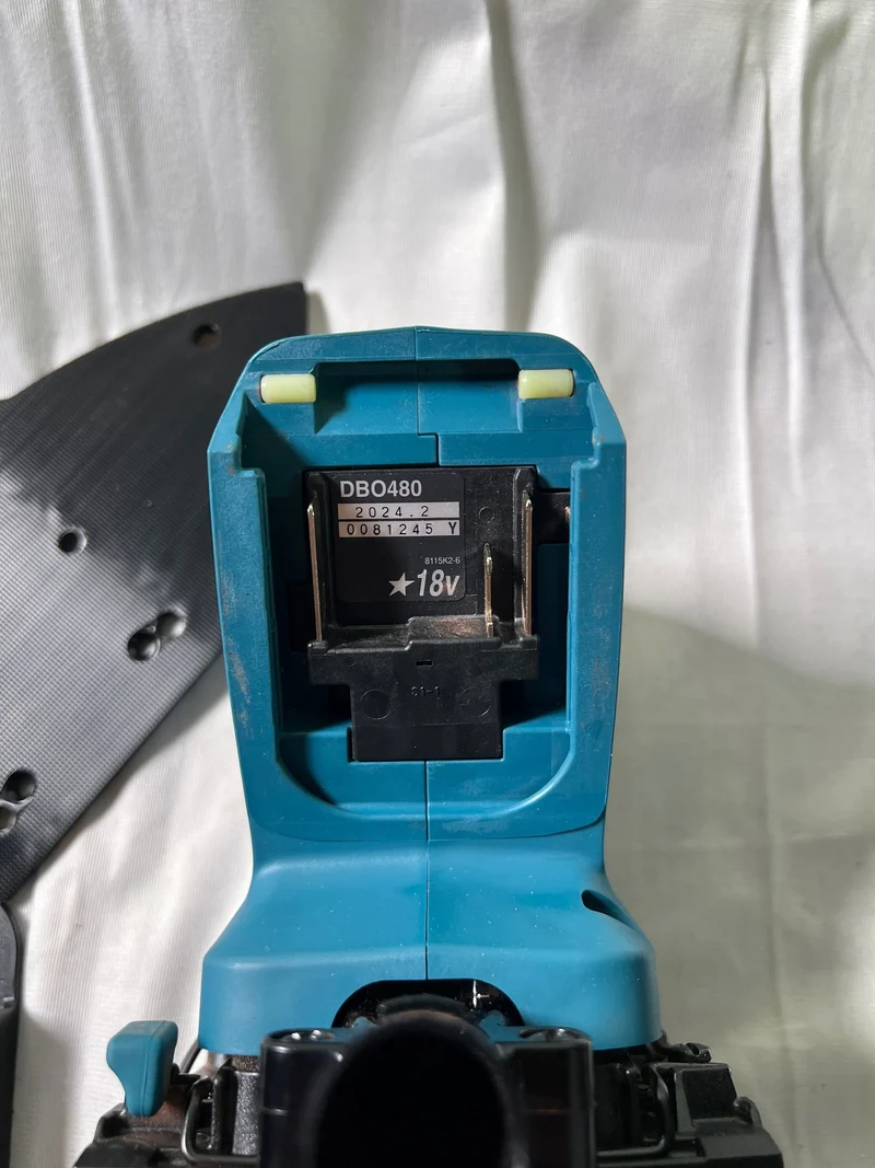 Makita DBO 480 Z Akku Schwingschleifer 18 V 112 x 102 mm Solo - ohne Akku, ohne Ladegerät - Reparaturgerät