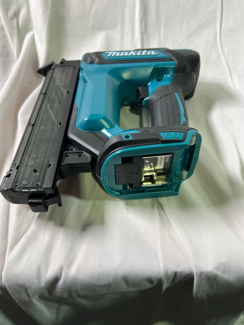 Makita DFN 350 Z Akku Stauchkopfnagler 18 V 15 - 35 mm Solo - ohne Akku, ohne Ladegerät - Reparaturgerät