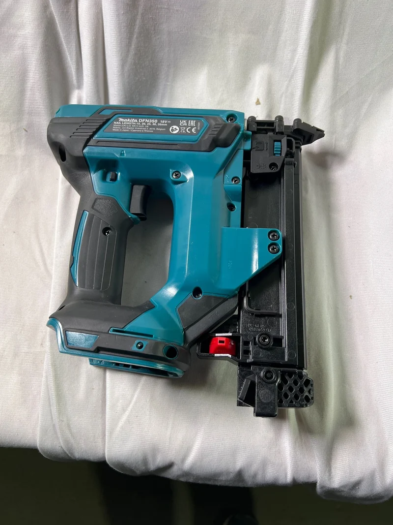 Makita DFN 350 Z Akku Stauchkopfnagler 18 V 15 - 35 mm Solo - ohne Akku, ohne Ladegerät - Reparaturgerät