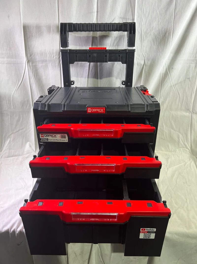 Qbrick System PRO Cart 2.0 Plus Drawer 3 mobile Box auf Rädern 520 x 415 x 660 mm 12 l 2x 4,5 l abnehmbarer Doppelteleskopgriff - Beschädigt