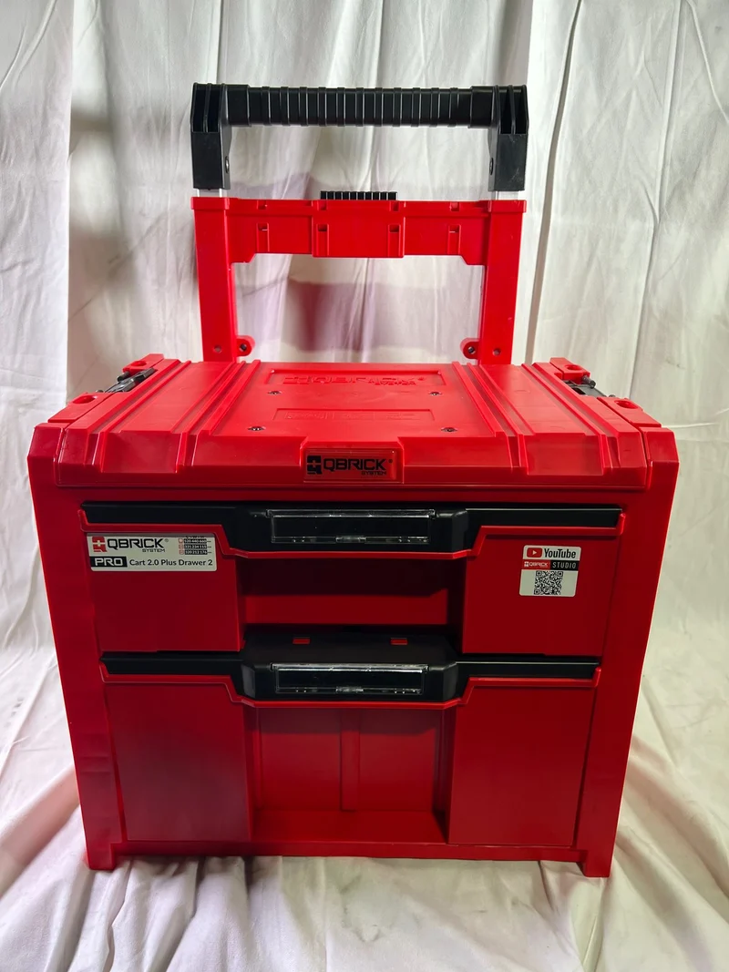 Qbrick System PRO Cart 2.0 Plus Drawer 2 Red Ultra HD Custom mobile Box auf Rädern 520 x 415 x 660 mm 9,5 l 12 l abnehmbarer Doppelteleskopgriff - Beschädigt