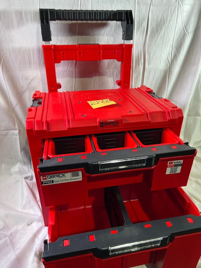 Qbrick System PRO Cart 2.0 Plus Drawer 2 Red Ultra HD Custom mobile Box auf Rädern 520 x 415 x 660 mm 9,5 l 12 l abnehmbarer Doppelteleskopgriff - Beschädigt
