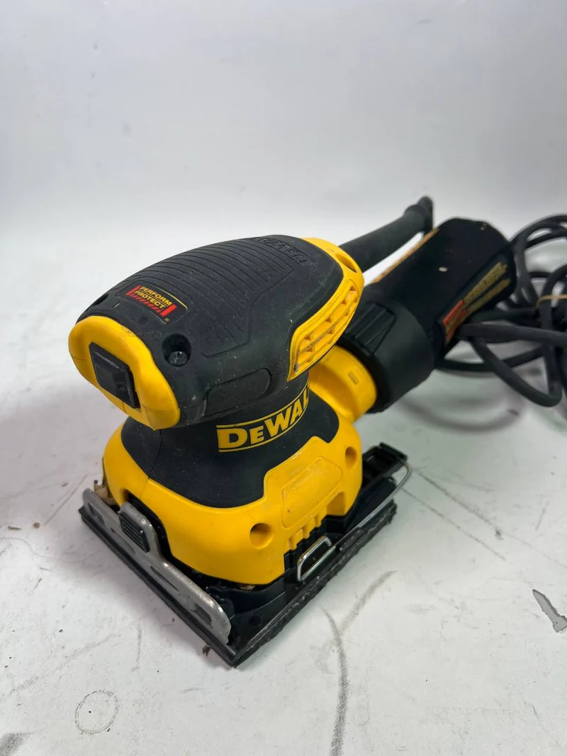 DeWalt DWE 6411-QS Schwingschleifer 230 Watt Klettfix 108 x 115 mm + Staubsack - Reparaturgerät