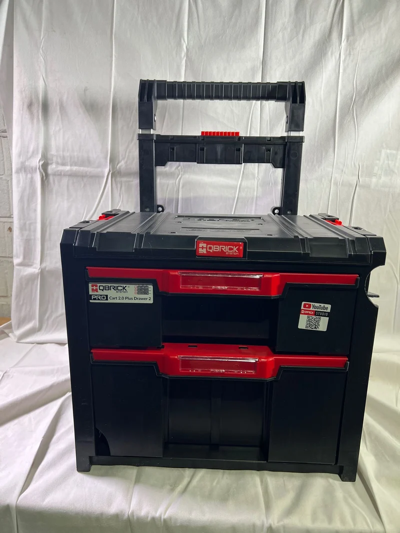 Qbrick System PRO Cart 2.0 Plus Drawer 2 mobile Box auf Rädern 520 x 415 x 660 mm 9,5 l 12 l abnehmbarer Doppelteleskopgriff - Beschädigt
