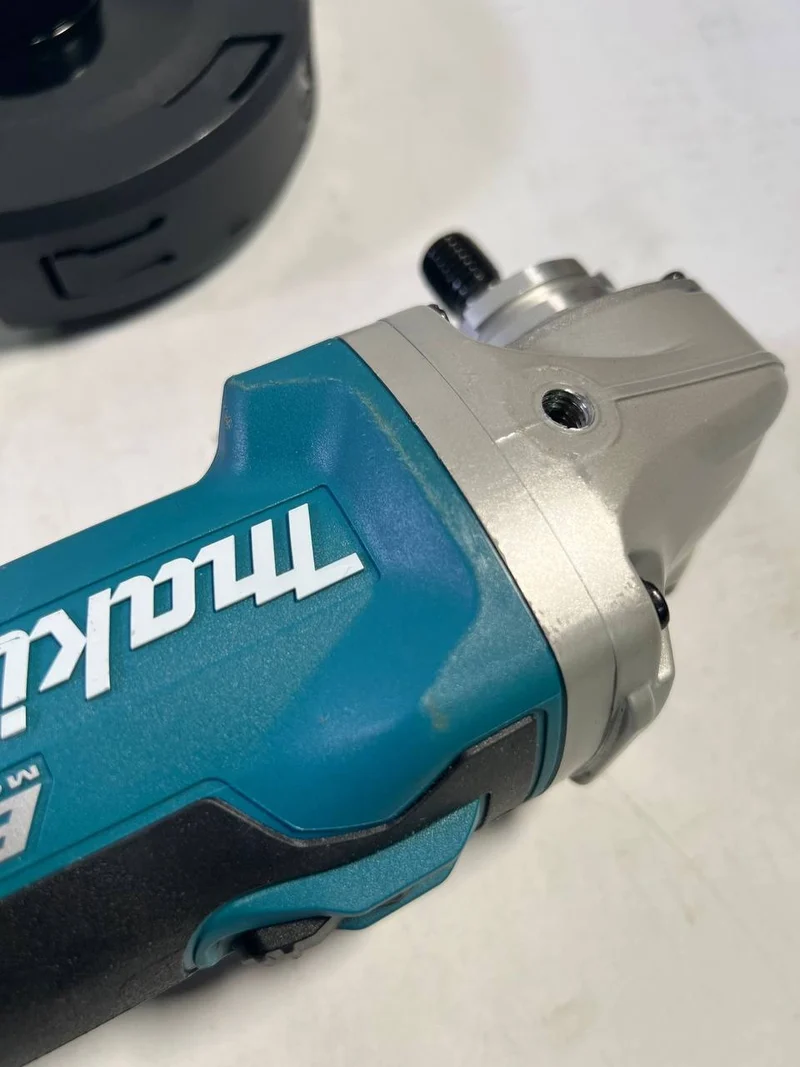 Makita DGA 511 Z Akku Winkelschleifer 18 V 125 mm Brushless Solo - ohne Akku, ohne Ladegerät - Leicht Gebraucht