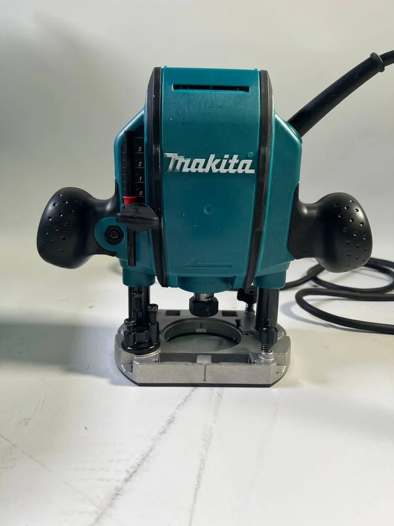 Makita RP 0900 J - 900 Watt Oberfräse 8 mm im MAKPAC Systemkoffer - Gebraucht