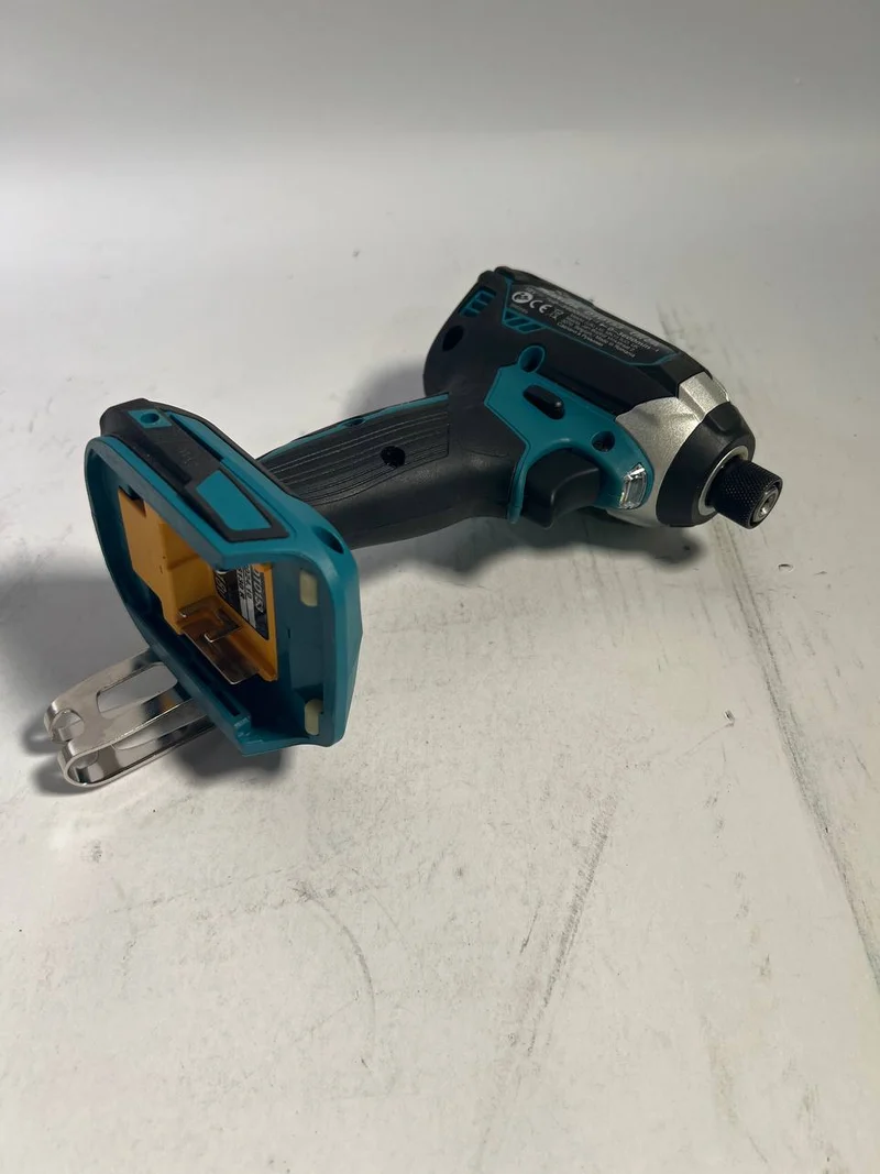 Makita DTD 153 Z Akku Schlagschrauber 18 V 170 Nm 1/4" Brushless Solo - ohne Akku, ohne Ladegerät - Leicht Gebraucht