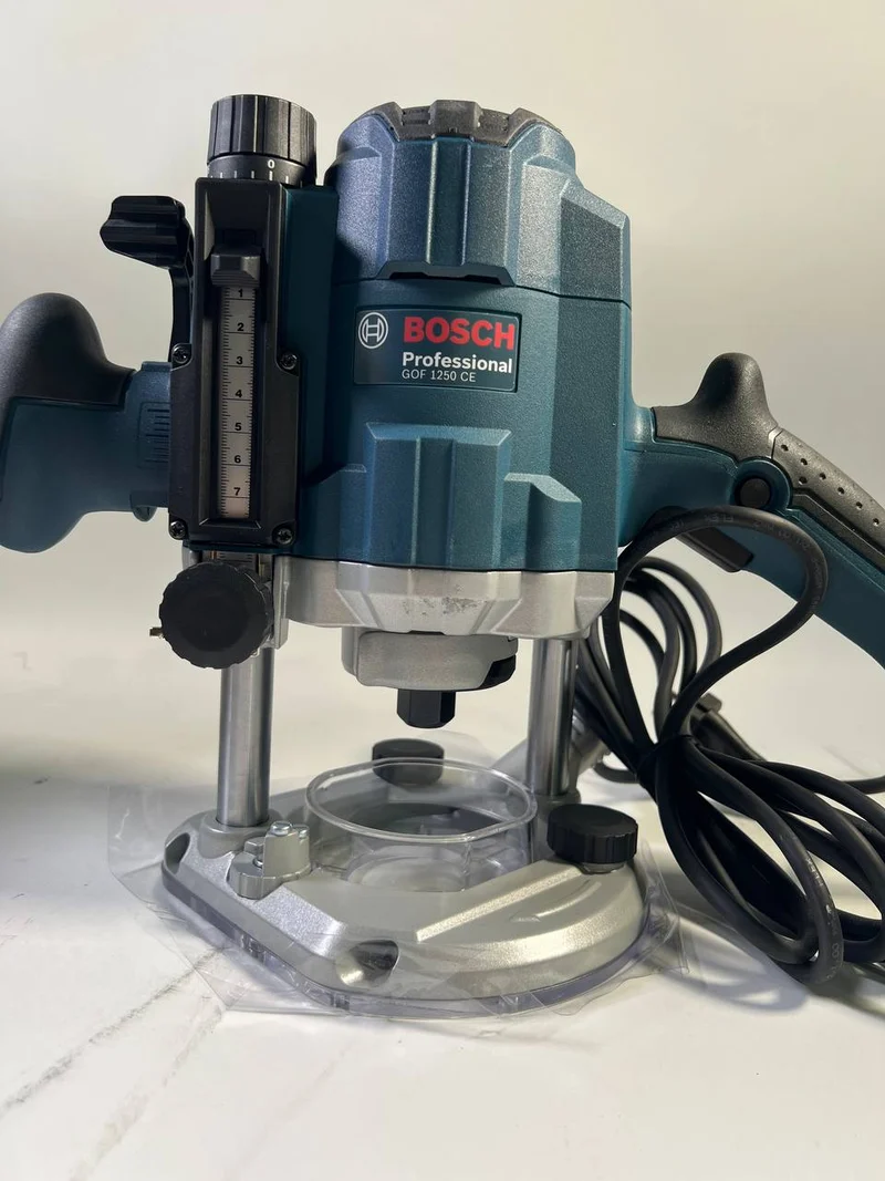 Bosch Oberfräse GOF 1250 CE, mit L-BOXX ( 601626001 ) - Gebraucht