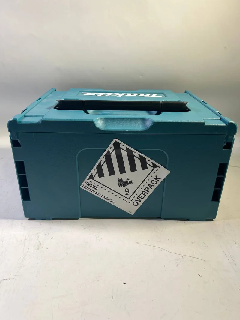 Makita MAKPAC 3 Kunststoffkoffer 395 x 295 x 215 mm - ohne Einlage ( 821551-8 ) - Beschädigt