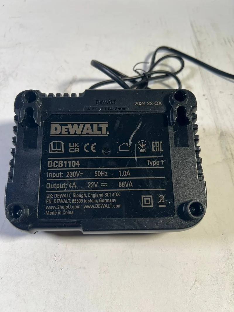 DeWalt DCB 1104 Schnell Ladegerät 10,8 - 18 V 4,0 A für XR Li-Ion Akkus - Leicht Gebraucht