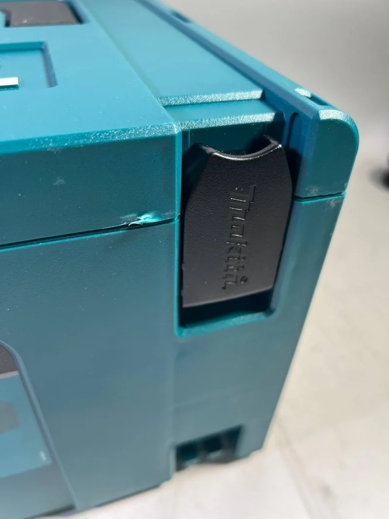 Makita MAKPAC 3 Kunststoffkoffer 395 x 295 x 215 mm - ohne Einlage ( 821551-8 ) - Beschädigt