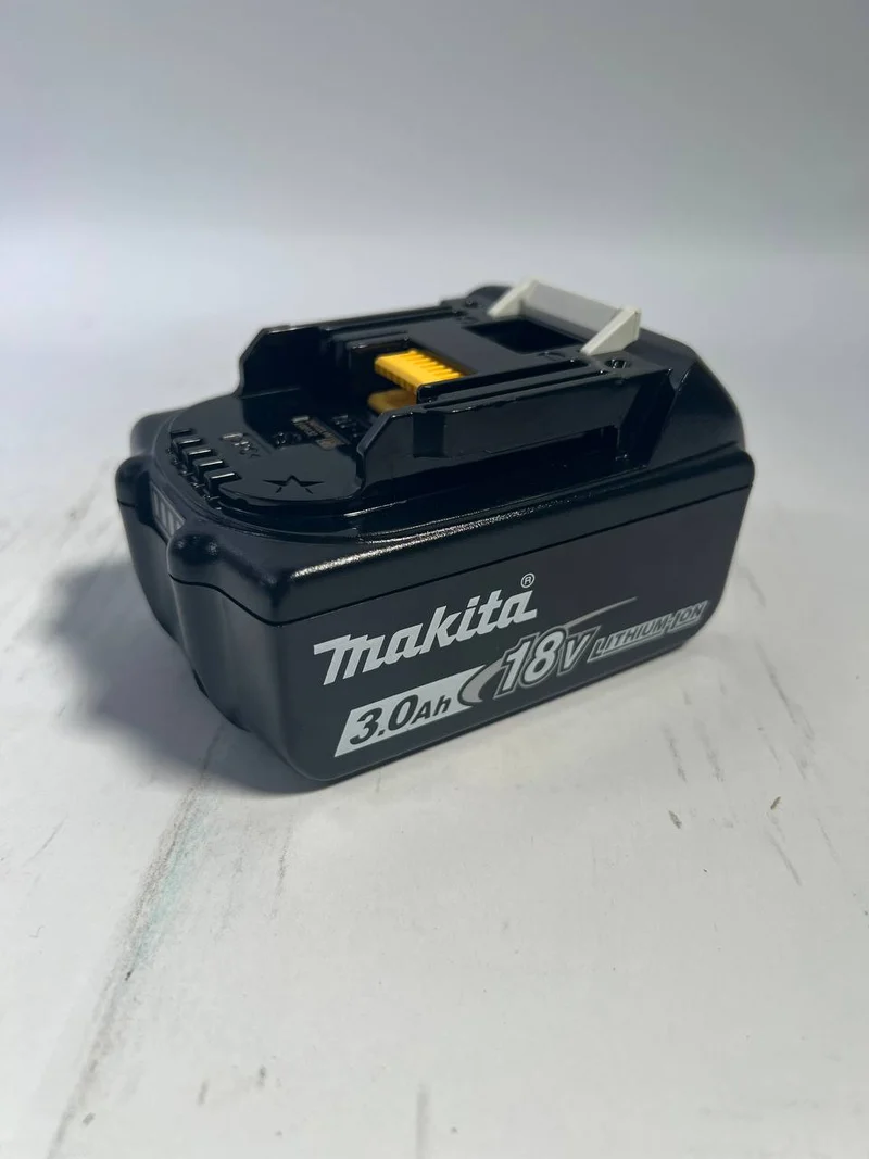 Makita BL 1830 B Li-Ion Akku 18 V 3,0 Ah / 3000 mAh ( 197599-5 ) mit LED Anzeige - original, kein Nachbau - Leicht Gebraucht