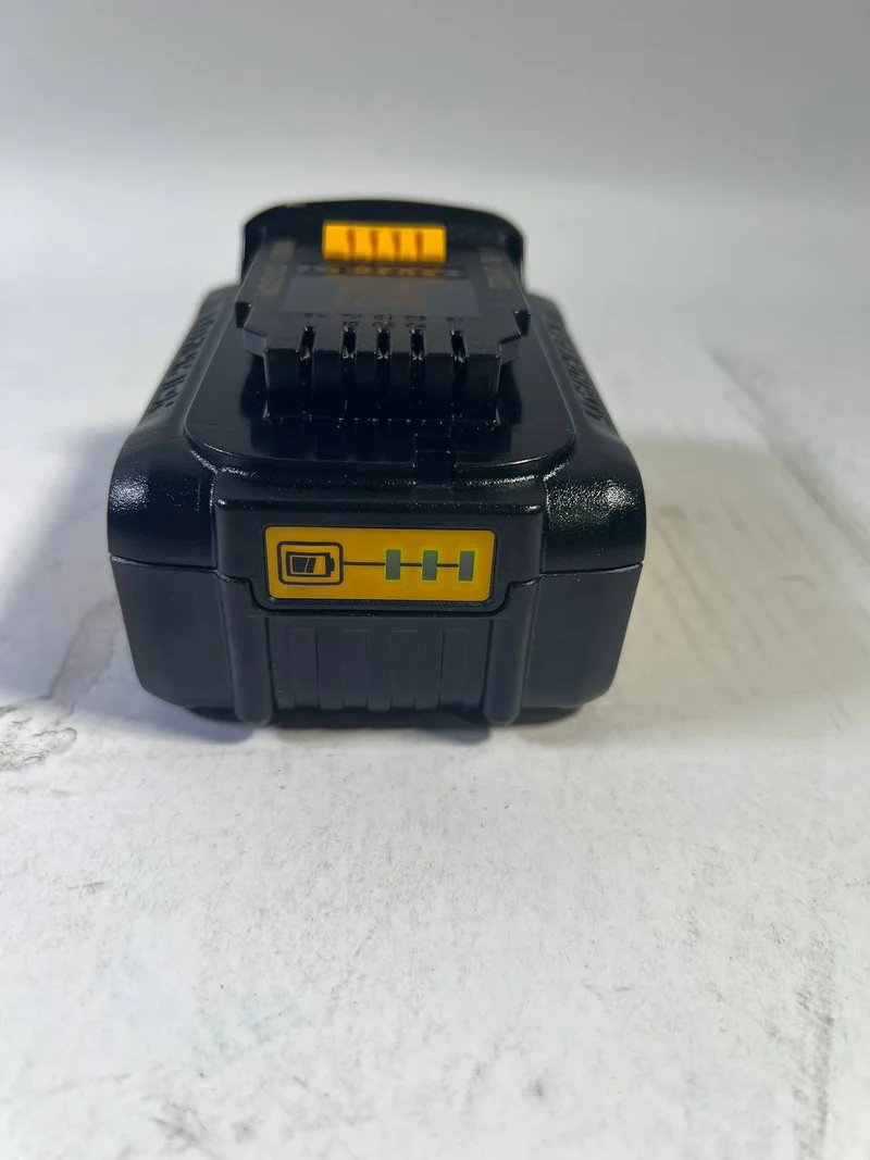 DeWalt DCB 182 Akkupack 18 V 4,0 Ah / 4000 mAh XR Li-Ion Akku - mit Ladestandanzeige - Leicht Gebraucht