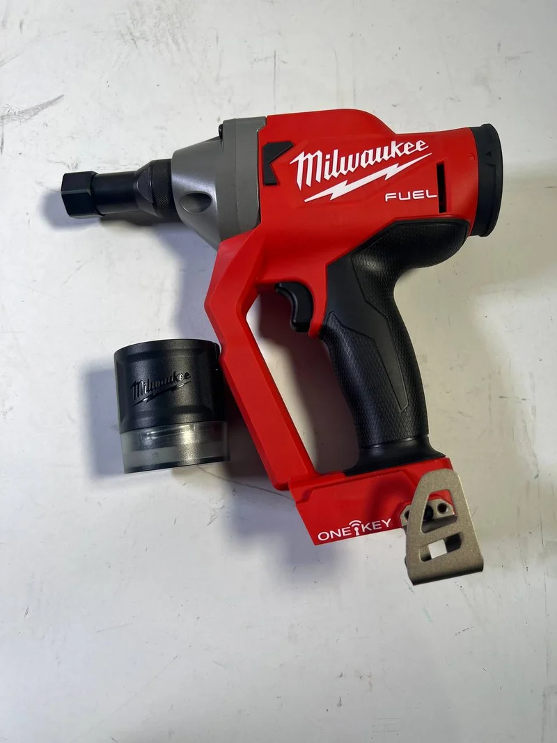Milwaukee M18 ONEFLT-0X Akku Schließringbolzensetzgerät 18 V 4,8 / 6,4 / 9,53 mm ( 4933478637 ) + HD Box - ohne Akku, ohne Ladegerät - Gebraucht