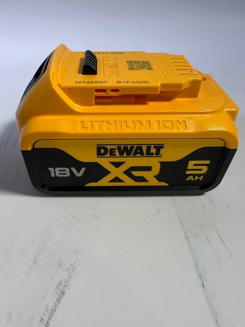 DeWalt DCB 184 Akkupack 18 V 5,0 Ah / 5000 mAh XR Li-Ion Akku - mit Ladestandanzeige - Leicht Gebraucht